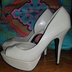 Size 6 nude stilleto